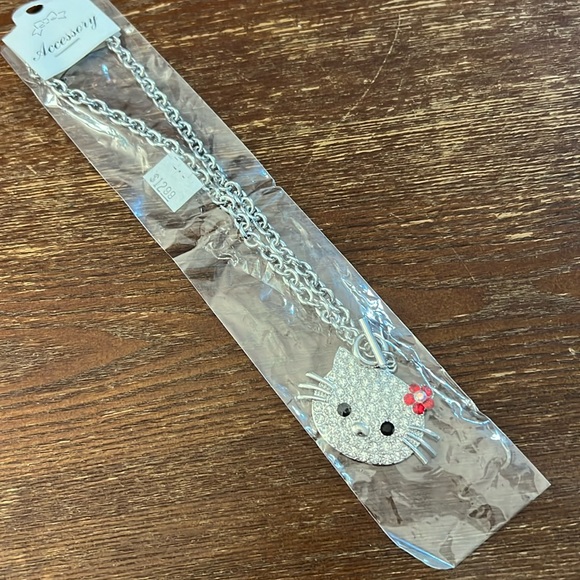 Hello kitty necklace - Picture 2 of 3